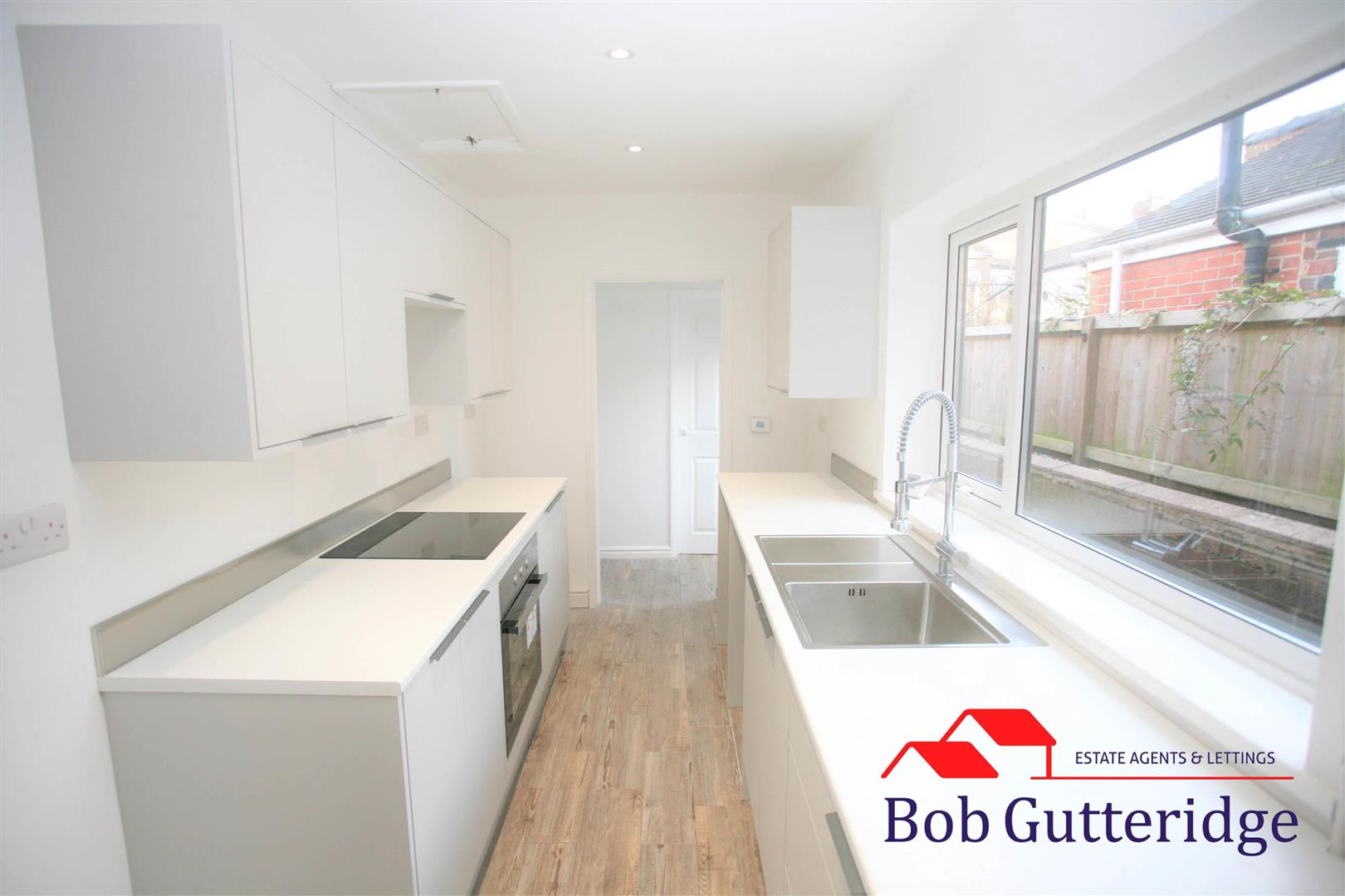 FITTED KITCHEN